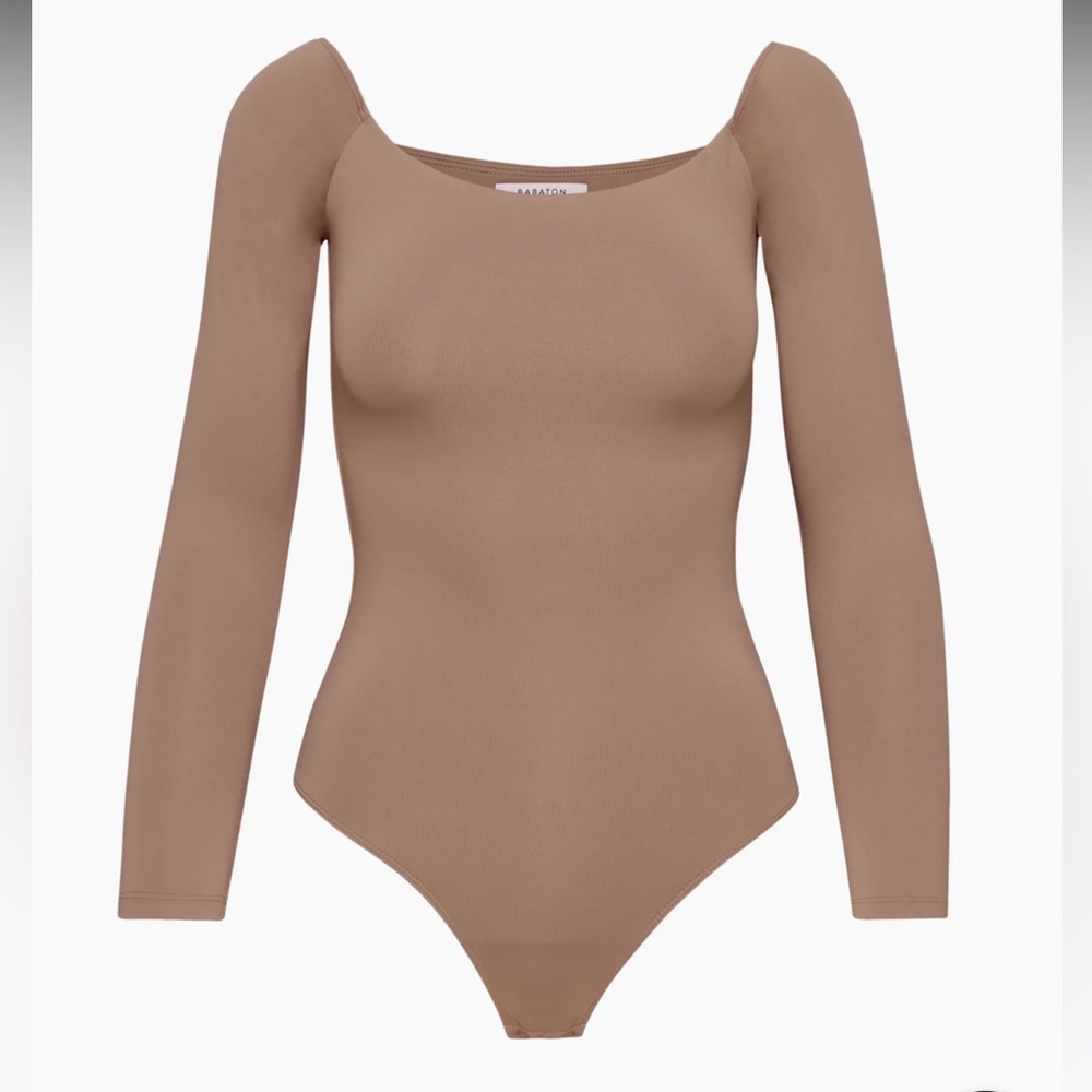 Aritzia Babaton Contour Crew Longsleeve Bodysuit in Deep Taupe Size: Small